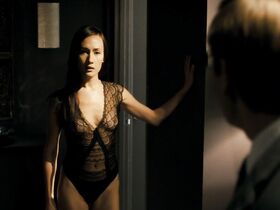 Наташа Хенстридж голая, Шарлотта Рэмплинг голая, Мэгги Кью секси, Пас де ла Уэрта голая, Мишель Уильямс голая – Внебрачные связи (2008) #3