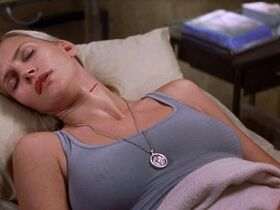 Наташа Хенстридж секси – Призраки Марса (2001) #2