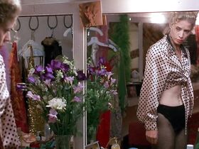 Нэнси Трэвис секси – Дестини включает радио (1995) #3