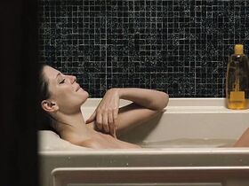 Миша Бартон голая, Эмили Мид секси – Убийство школьного президента (2008) #3