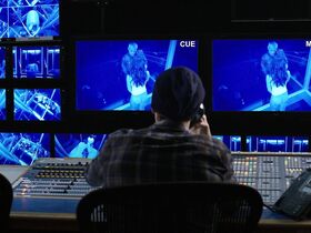 Сара Армстронг голая – Эпизоды s05e01 (2017) #7