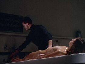 Мэри Бет МакДонаф голая – Морг (1983) #3