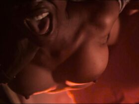 Марта Канга Антонио голая – Чёрный (2015)