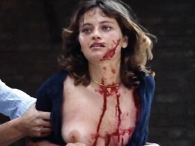 Мариза Мелл голая, Марина Джордана голая – Зверь с автоматом (1977) #2