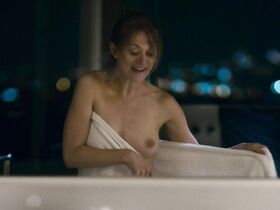 Марин Айрленд голая – 28 спален (2012)