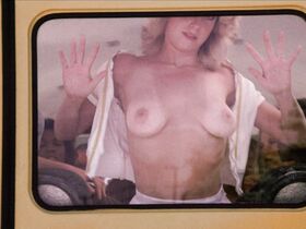 Мэрилин Джои голая, Ленка Новак голая, Джени Сквайр голая, Элизабет Халсли голая – Безумный уик-энд девушек-болельщиц (1979)