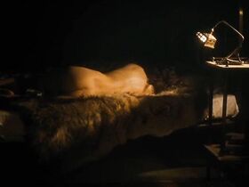 Мари Баумер голая, Долорес Чаплин секси – Фальшивомонетчики (2007) #3