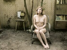 Мария Краакман голая, Ева ван де Вейдевен голая – Шнайдер против Бакса (2015)