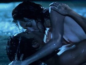 Мэгги Кью голая, Марит Торезен голая – Обнаженное оружие (2002)