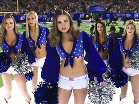 Макензи Ли секси – Долгий путь Билли Линна в перерыве футбольного матча (2016)