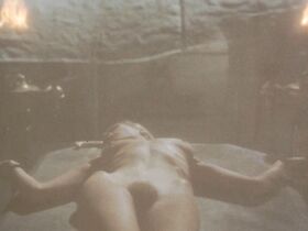 Мадлен Коллинсон голая, Мэри Коллинсон голая, Мэгги Райт голая – Близнецы зла (1971) #3