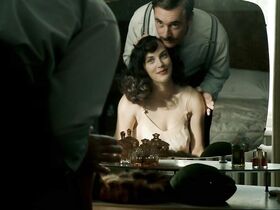 Лиэнн Бест голая, Джессика Браун-Финдли голая – Изгой s01e01 (2015) #2