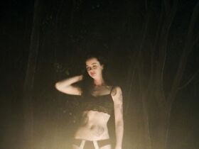 Кристен Риттер секси, Челси Шоу голая – Астма (2014)