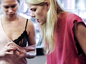 Кристен Риттер секси, Челси Шоу голая – Астма (2014) #3