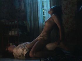 Джинджер Гонзага голая – Умираю со смеху s01e08 (2017)