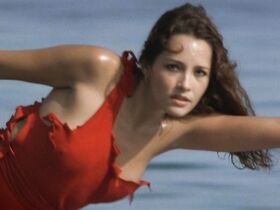 Ким Бейсингер секси, Барбара Каррера секси – Никогда не говори «никогда» (1983)