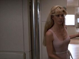 Ким Бейсингер секси, Барбара Каррера секси – Никогда не говори «никогда» (1983) #2