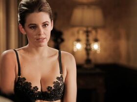 Кили Хэзелл секси – Члены королевской семьи s02e04 (2015)