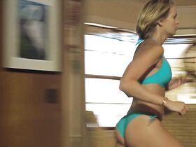 Кэтрин МакФи голая, Сара Пэкстон секси, Кристин Куинн секси – Челюсти 3D (2011) #2