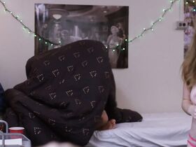 Кэйтлин Меш голая, Вивиан МакКолл голая, Николь Балсам голая, Катрин Дилан голая – Парень что надо (2017) #2