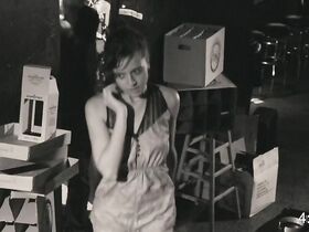 Джульет Тондовски голая, Алиция Бахледа голая – Девушка в беде (2015) #3