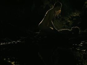 Жюли-Мари Парментье голая, Роксана Дюран голая – Эволюция (2016) #2 #3