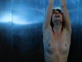 Йоханна Брушай голая – Не заходи в дом (1980)