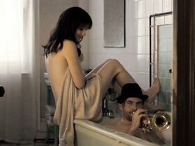 Джоди Уиттакер голая – Тысяча поцелуев (2011) #2