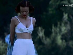 Джоэнна Гоуинг голая, Саманта Мэтис секси – Лоскутное одеяло (1995) #2