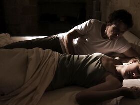 Джесс Вейкслер секси, Стефания Рокка секси – Женщина (2010) #2