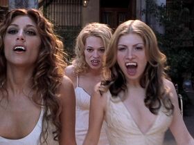 Джери Райан секси, Витамин Си голая, Дженнифер Эспозито секси, Витамин Си голая – Дракула 2000 (2000) #2