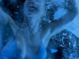 Дженнифер Лав Хьюитт секси, Миа Коттет секси – Смокинг (2002)