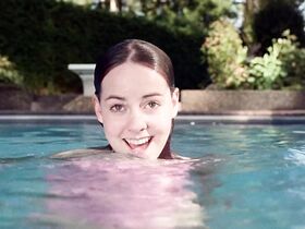 Джена Мэлоун секси – Спасенная (2004) #3