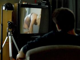 Яна Велдхер голая, Дженнифер Миссони голая – Воспроизведение (2012) #2