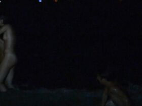 Изабель Райан голая, Лиа Московиц голая – Happy (2015) #3