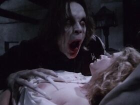 Ирина Мовила голая, Мишель МакБрайд голая – Подвиды (1991) #2