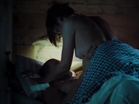 Хайди Тойни голая – Пещера (2016)