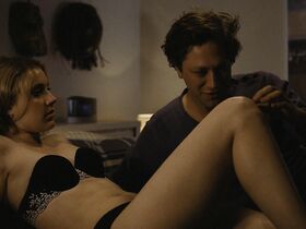 Грета Гервиг секси – Давай, до свидания! (2012) #2