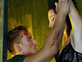 Джина Беллман секси – Под прицелом (1996)