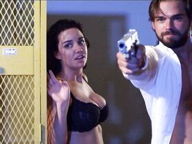 Ханна Рихтер голая – Хруст костей (2017) #1