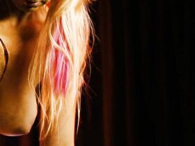 Эрин Гэвин голая, Зои Столлери голая – Страх (2009) #2