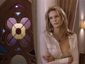 Эль Макферсон секси – Если Люси упадет (1996)