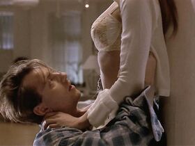 Эль Макферсон секси – Если Люси упадет (1996) #2