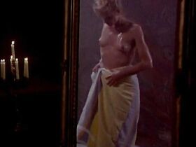 Элизабет Ше голая, Мэри Стэвин голая – Вой 5: Возрождение (1989) #2