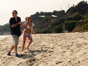 Элизабет Бэнкс секси – Любовь и милосердие (2014)