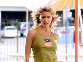 Элиза Душку секси, Шеннон Элизабет секси, Эли Лартер секси, Дженнифер Швалбах Смит секси – Джей и Молчаливый Боб наносят ответный удар (2001)