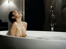 Чон До-ён голая, Со У голая – The Housemaid (2010) #2