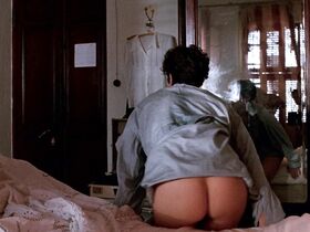 Дебра Уингер голая, Амина Аннаби голая – Под покровом небес (1990) #2