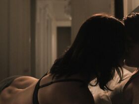 Коби Смолдерс секси – Вмешательство (2016) #2