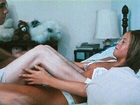 Хлоя Севиньи голая, Сара Хендерсон секси, Кариса Глуксман секси – Детки (1995) #3